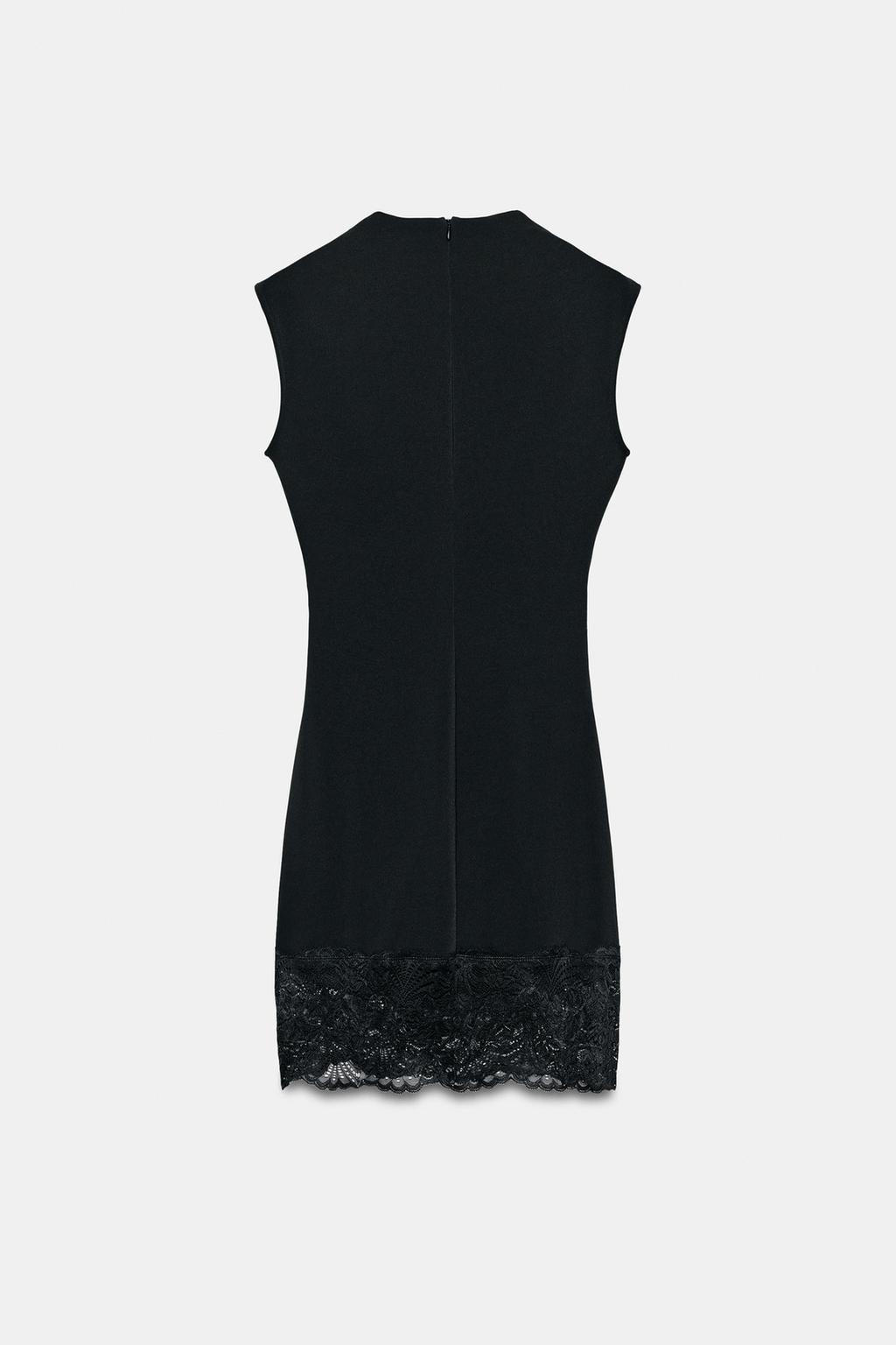 ROBE EN DENTELLE SCULPTANTE