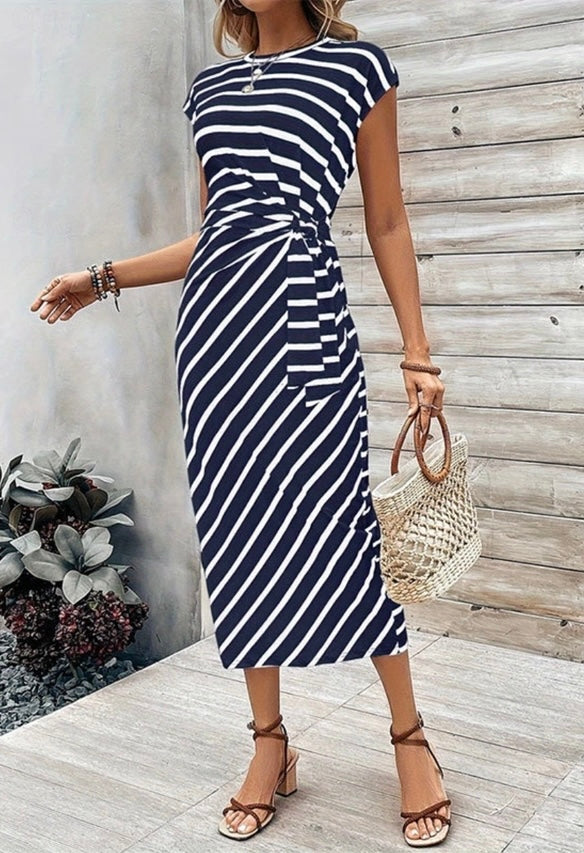 Robe Rayée Détail Nœud