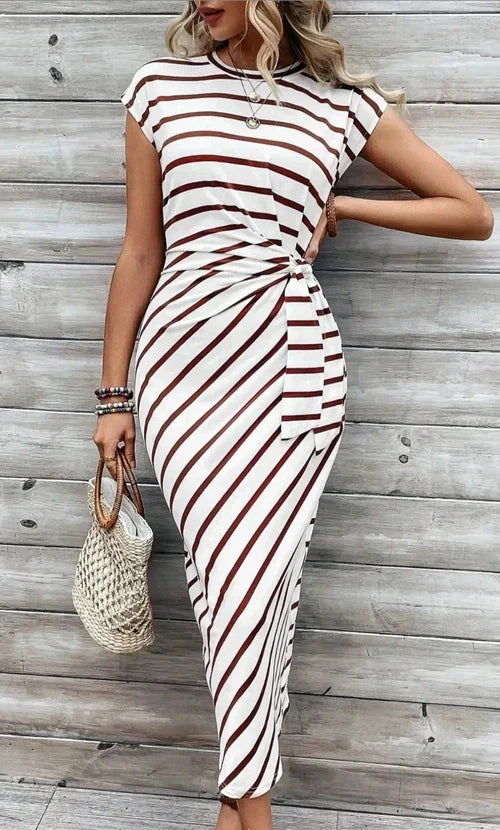 Robe Rayée Détail Nœud
