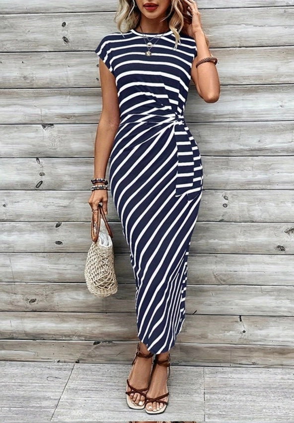 Robe Rayée Détail Nœud