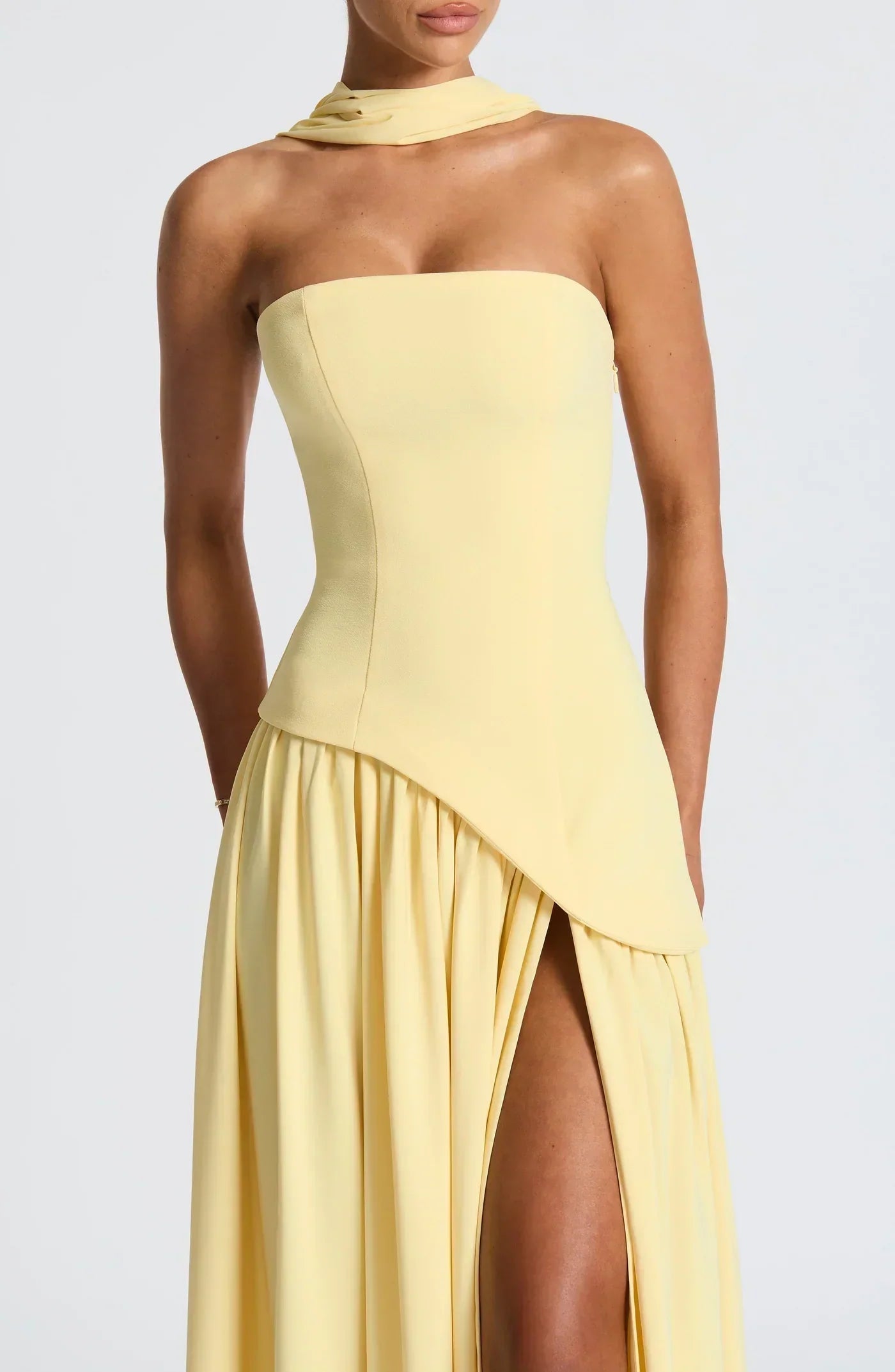 Mia – Robe Sculpturale